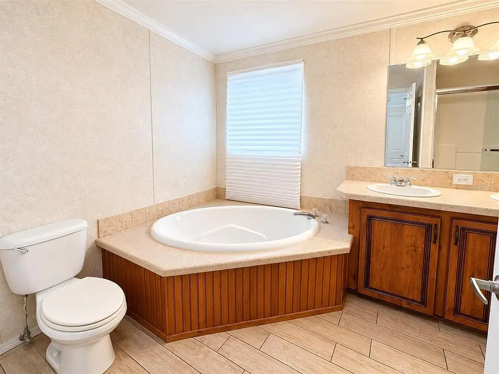 1722 Evergreen St, Kissimmee FL: primary bathroom with soaking tub