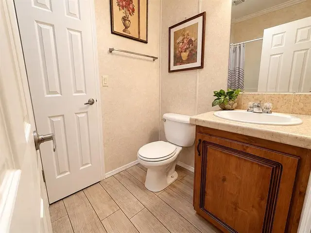 1722 Evergreen St, Kissimmee FL: bathroom